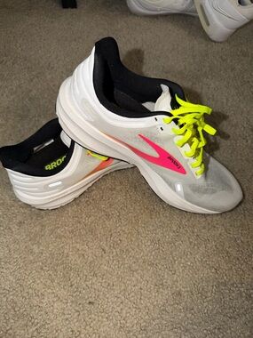 Brooks Launch Women’s Size 9.5 White Running Shoes with Neon Pink and Yellow